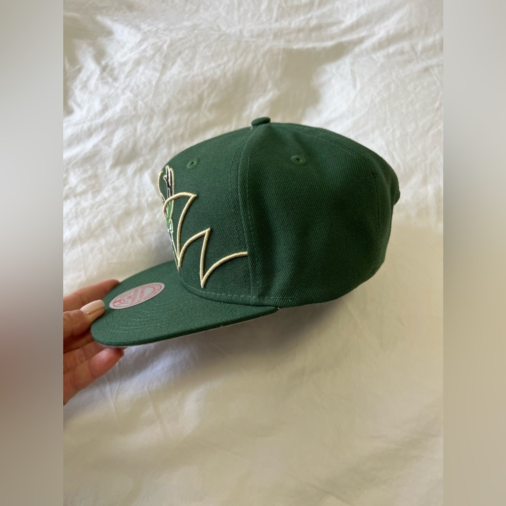 Mitchell & Ness Milwaukee Bucks Shark Bite NBA Snapback Adjustable Hat Cap - Picture 3 of 5